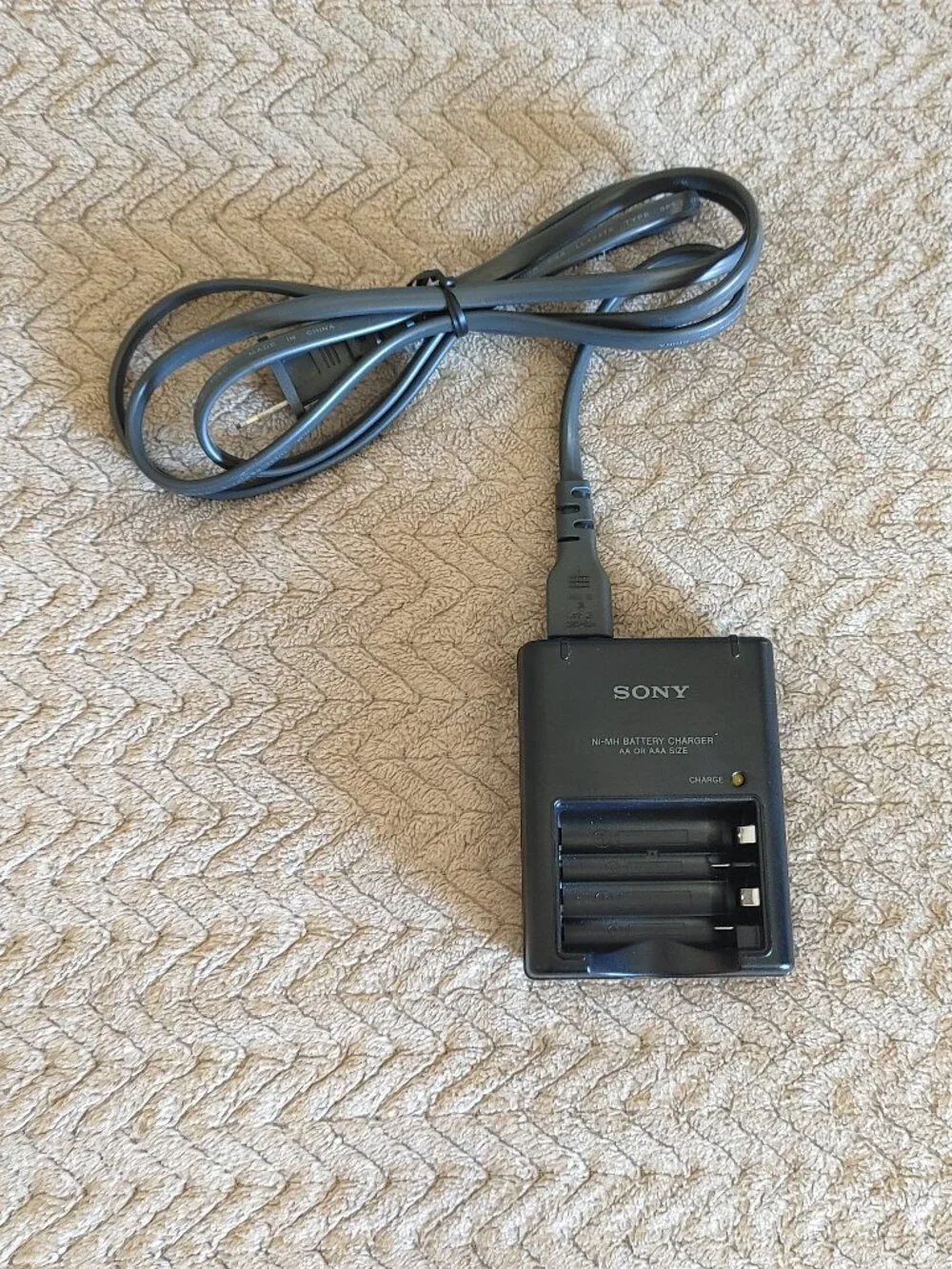 Sony Ni-MH Battery Charger AA Or AAA Size